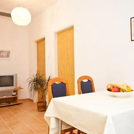 Karmela Apartment *